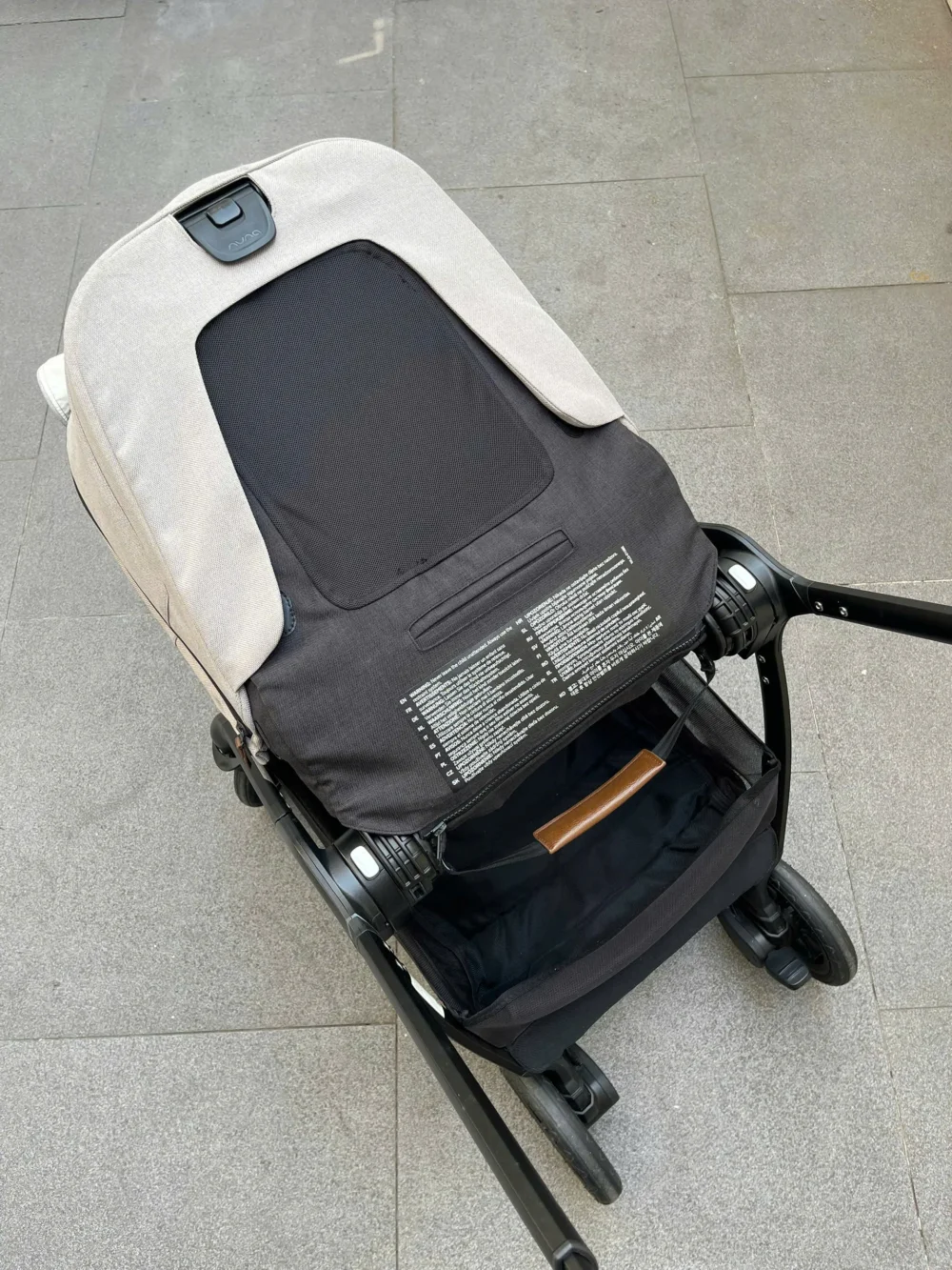 Xe đẩy Nuna triv màu xám be khung đen - Ảnh 10