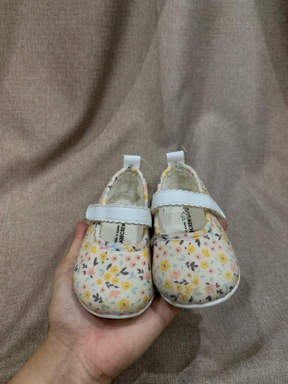 Giày tập đi đế mềm BabeCrew hoạ tiết hoa nhí (size:115 ~ 11.5cm) - Ảnh 2