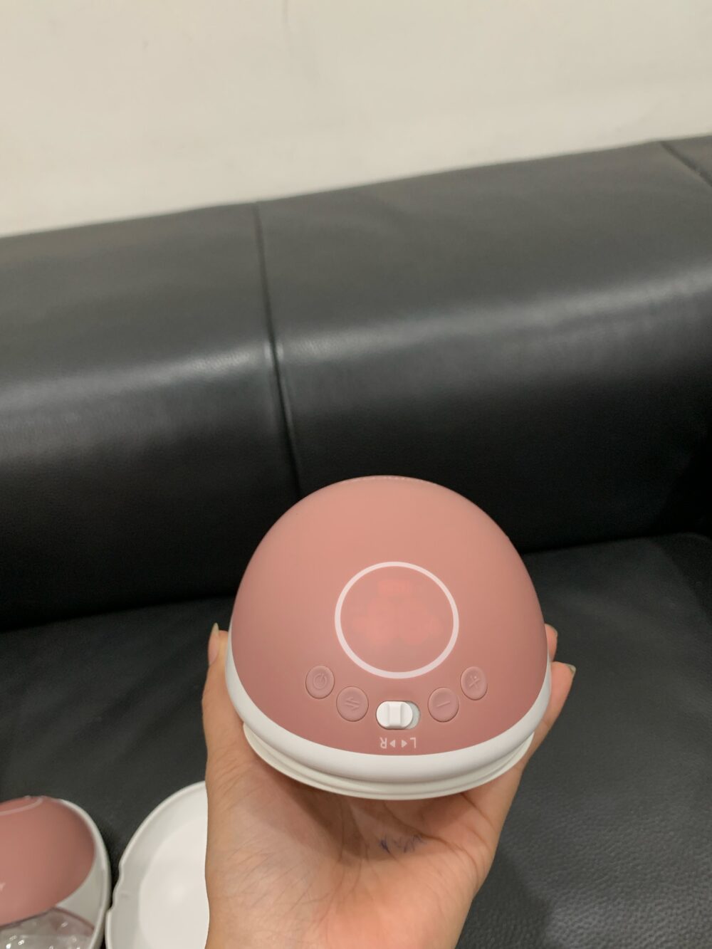 Máy hút sữa rảnh tay Momcozy M9 tặng túi trữ sữa (còn box, như mới) - Ảnh 8