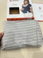 Địu vải Ergobaby Aura Wrap, màu Grey Tripes (Size: từ sơ sinh 3kg6 đến 11kg3, full box) - Ảnh 7