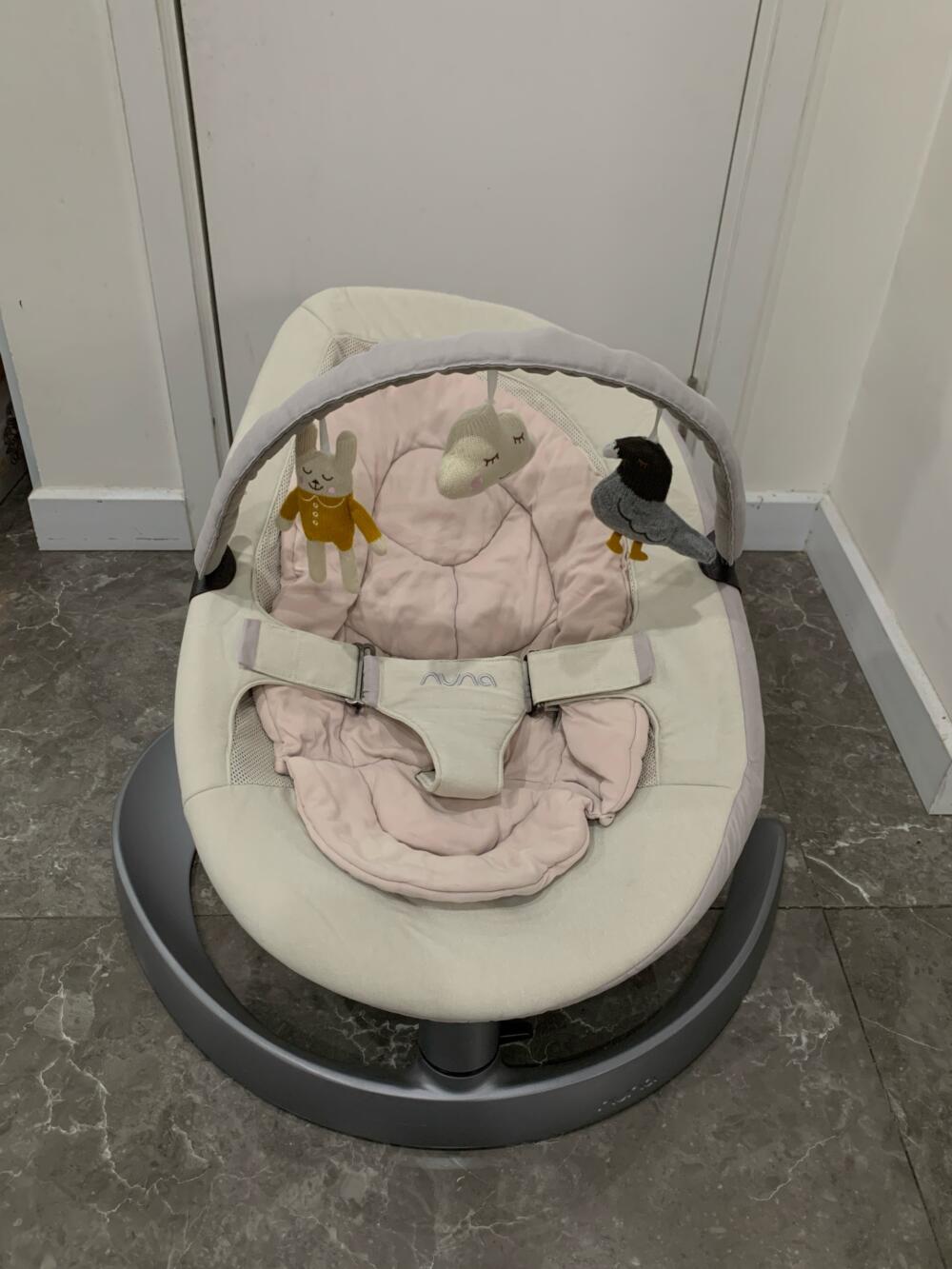 Nôi Nuna Leaf Curv kèm thanh đồ chơi màu xám/ hồng (sơ sinh - 60kg) - Ảnh 11