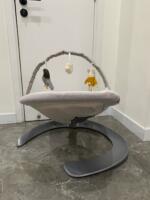 Nôi Nuna Leaf Curv kèm thanh đồ chơi màu xám/ hồng (sơ sinh - 60kg) - Ảnh 12