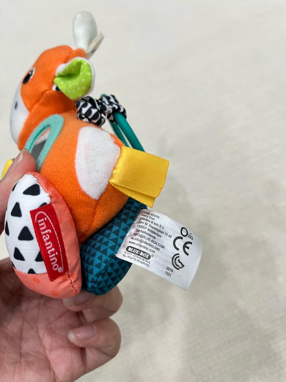 Đồ chơi treo nôi bò Jittery Infantino - Xanh - Ảnh 6