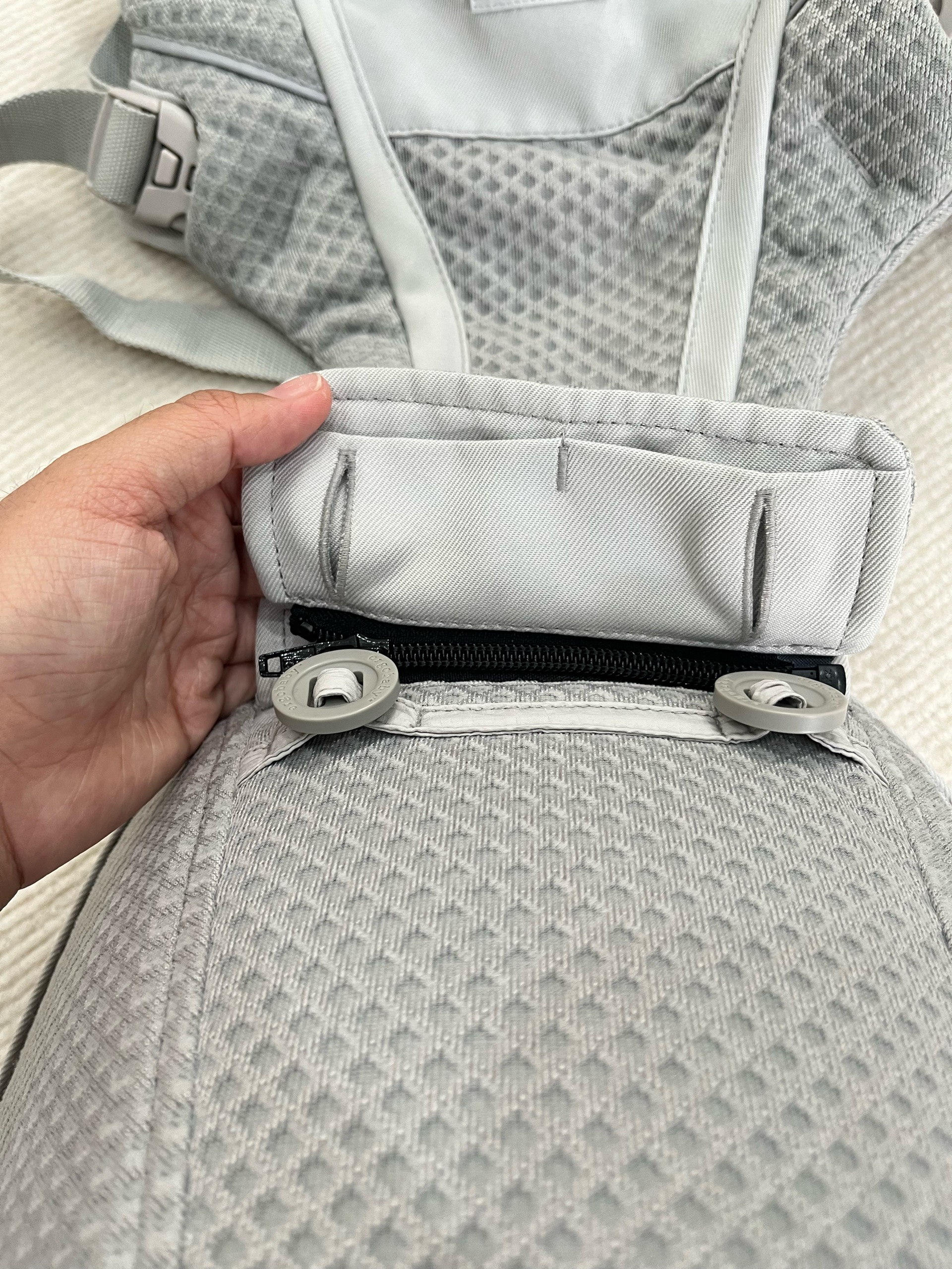 Địu Ergobaby Alta Hip Seat, Pearl Grey (5.5-20kg, từ 4m+, full box) - Ảnh 15