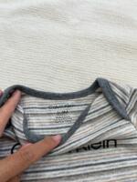 Sleepsuit Calvin Klein hoạ tiết sọc ngang (Size: 3/6m) - Ảnh 2