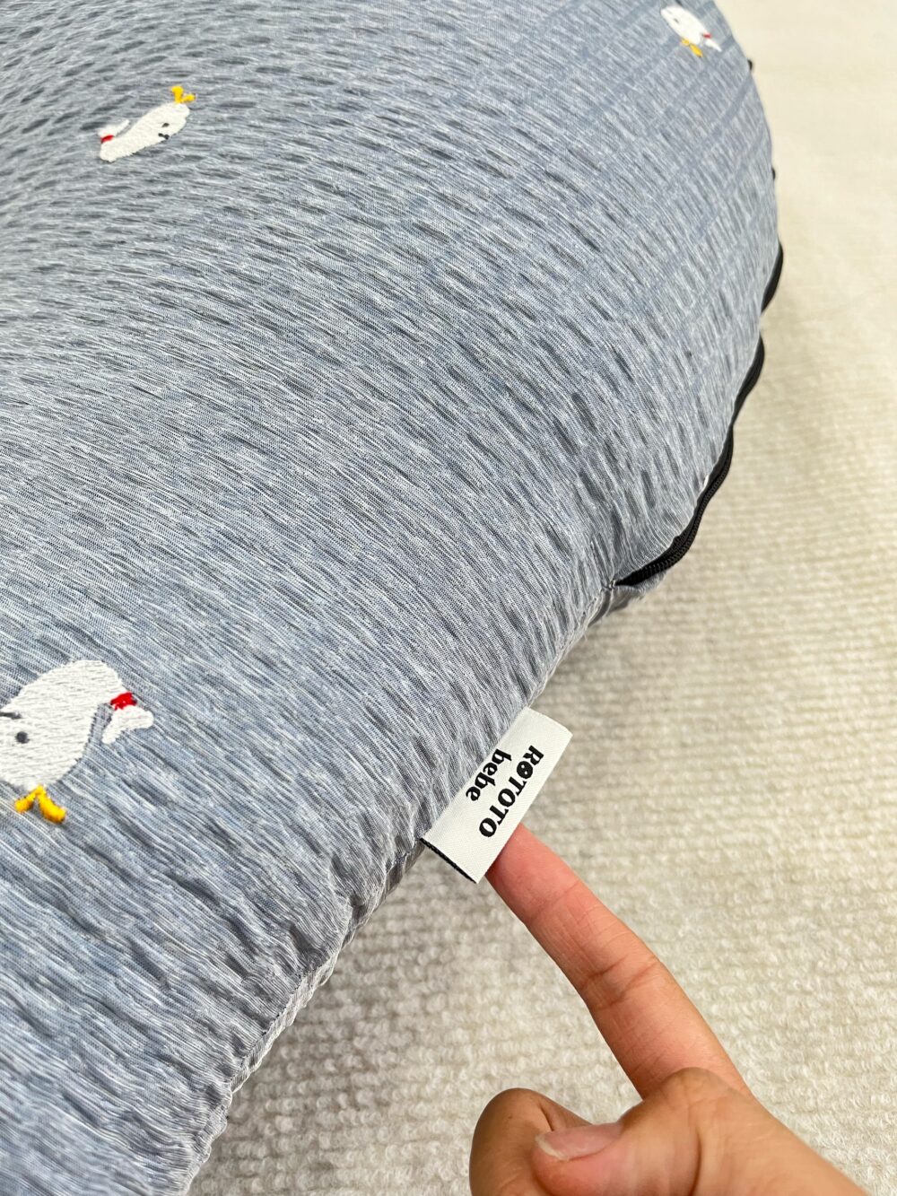 Gối chống trào ngược Rototo bebe vải Ripple (hình cá voi) - Ảnh 8