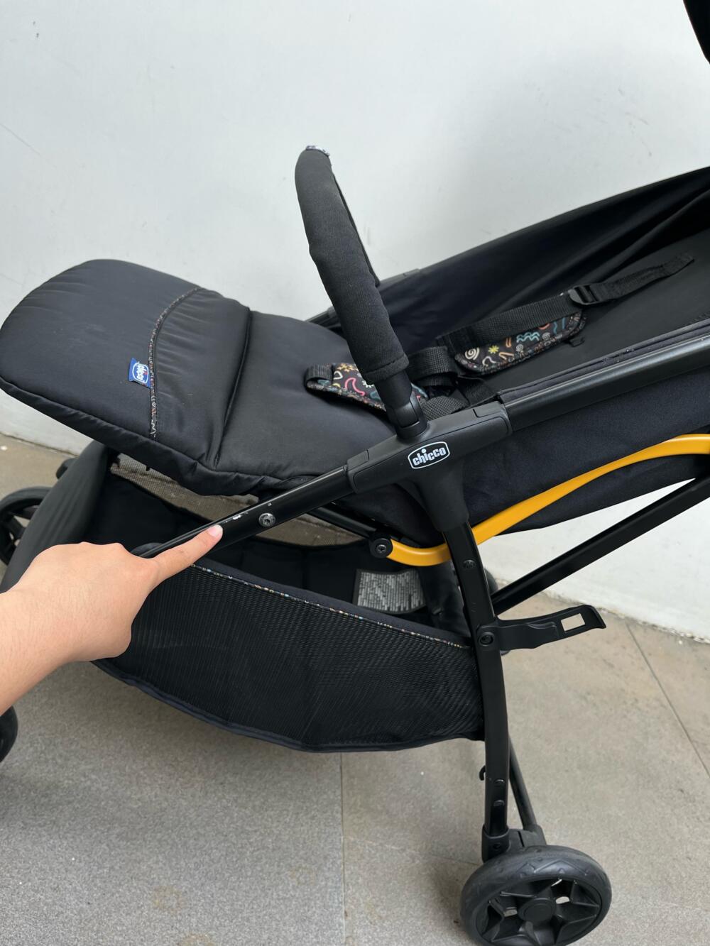 Xe đẩy gấp gọn Chicco Glee Playful Black (sơ sinh-22kg) - Ảnh 3