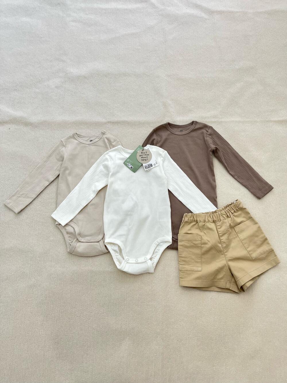 Set 3 bộ bodysuit H&M gân tone neutral (size: 12/18m) tặng kèm quần short Kaki Uniqlo - Ảnh 8