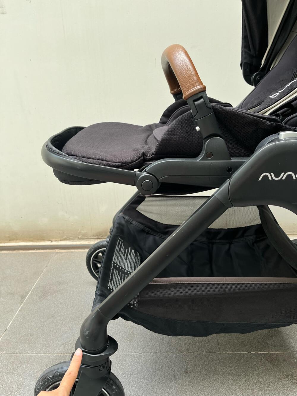 Xe đẩy Nuna triv đen khung đen( 0/4m) - Ảnh 4