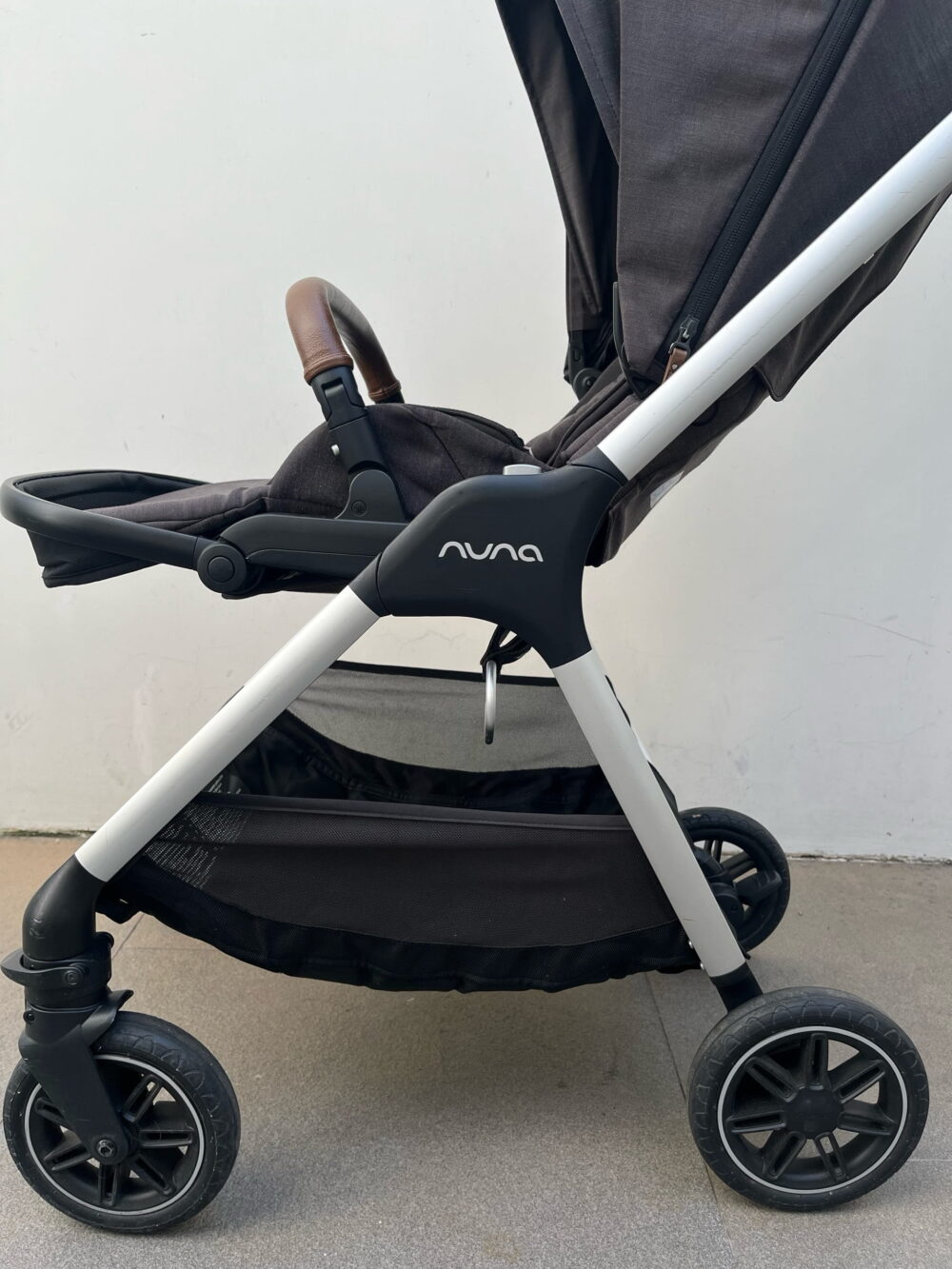 Xe đẩy Nuna Triv màu xám khung bạc kèm phụ kiện đi kèm / cho từ 0M+ đến 4 tuổi (22kg) - Ảnh 4