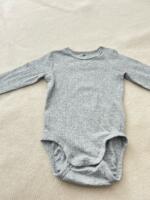 Set 3 bodysuit tay dài H&M thun gân nổi (size: 9/12m) - Ảnh 7