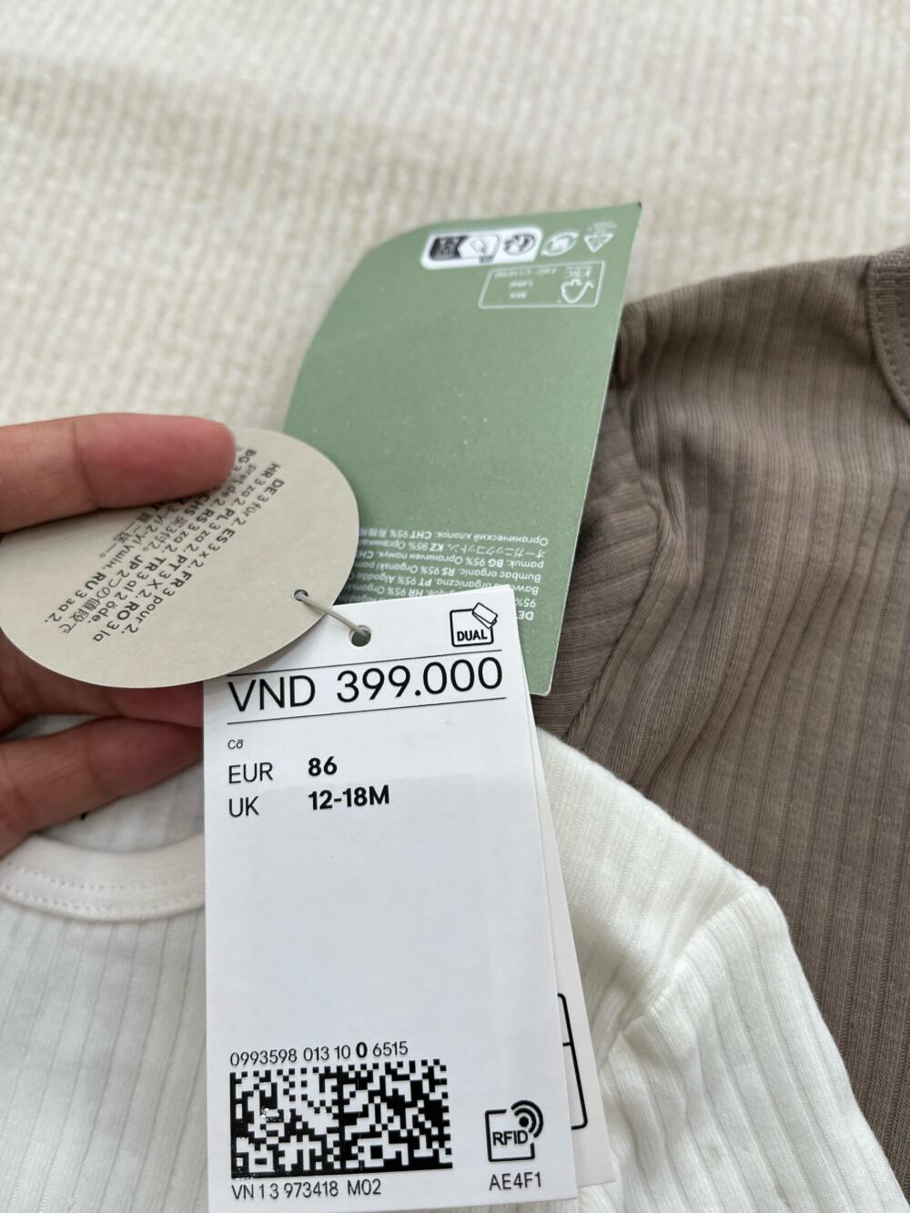 Set 3 bộ bodysuit H&M gân tone neutral (size: 12/18m) tặng kèm quần short Kaki Uniqlo - Ảnh 4