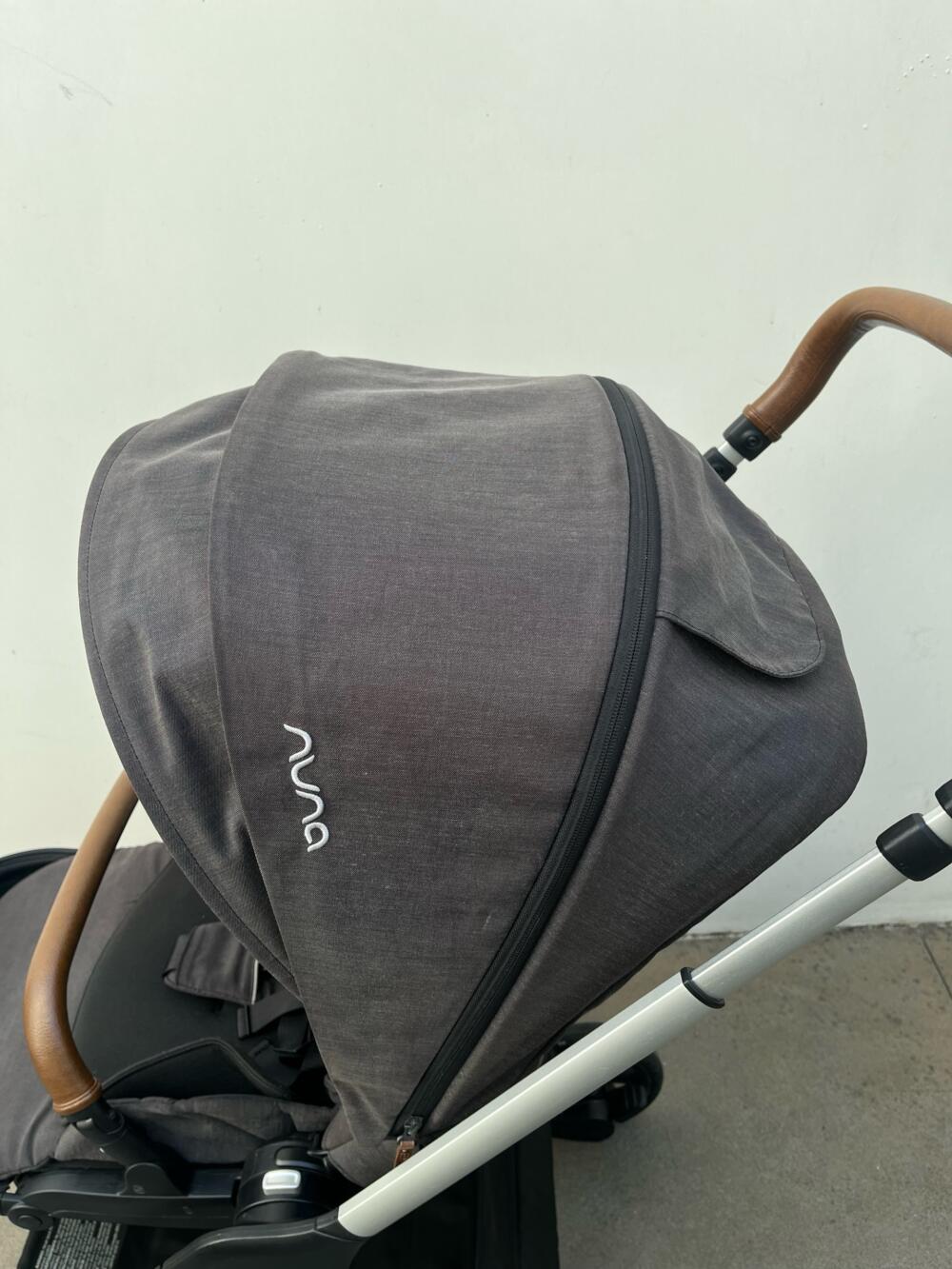 Xe đẩy Nuna Triv màu xám khung bạc kèm phụ kiện đi kèm / cho từ 0M+ đến 4 tuổi (22kg) - Ảnh 2