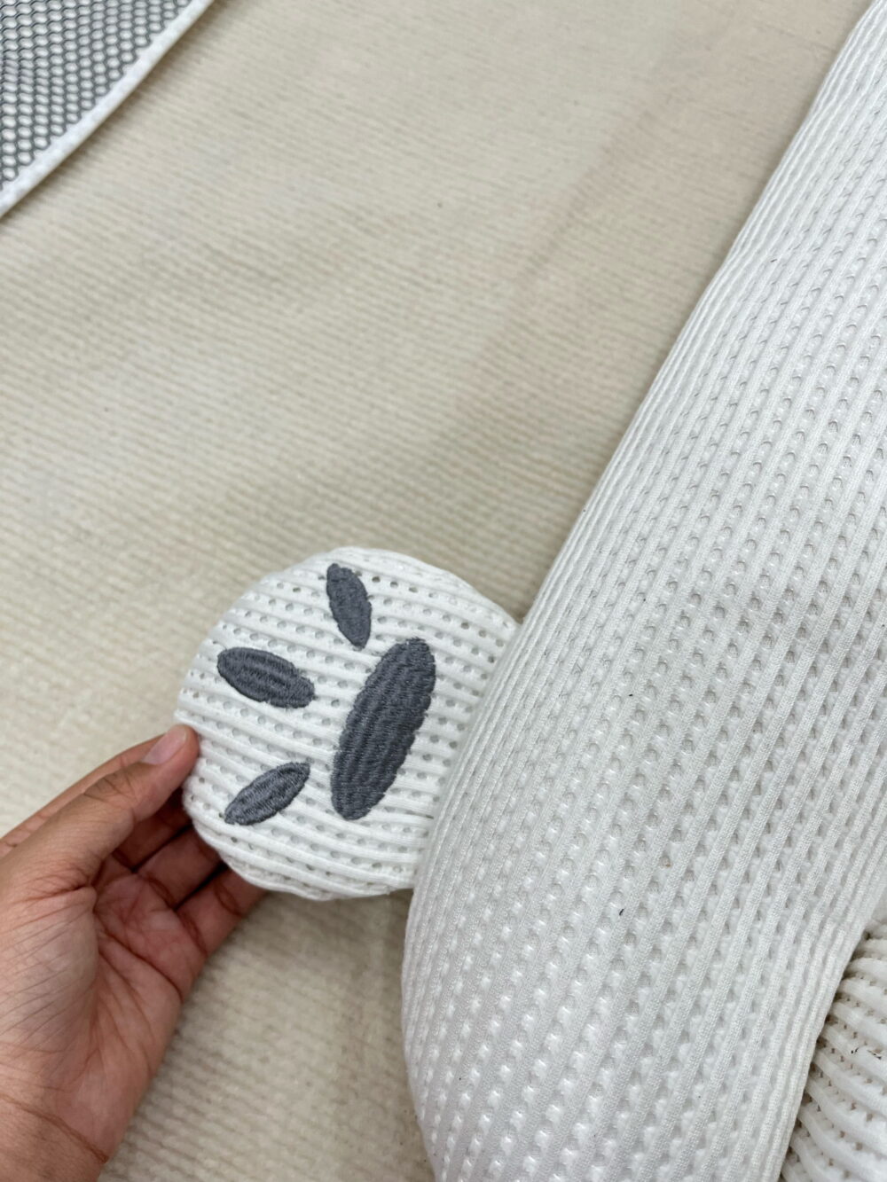 Gối chống trào ngược Chilux gấu trắng (kèm phụ kiện) - Ảnh 16