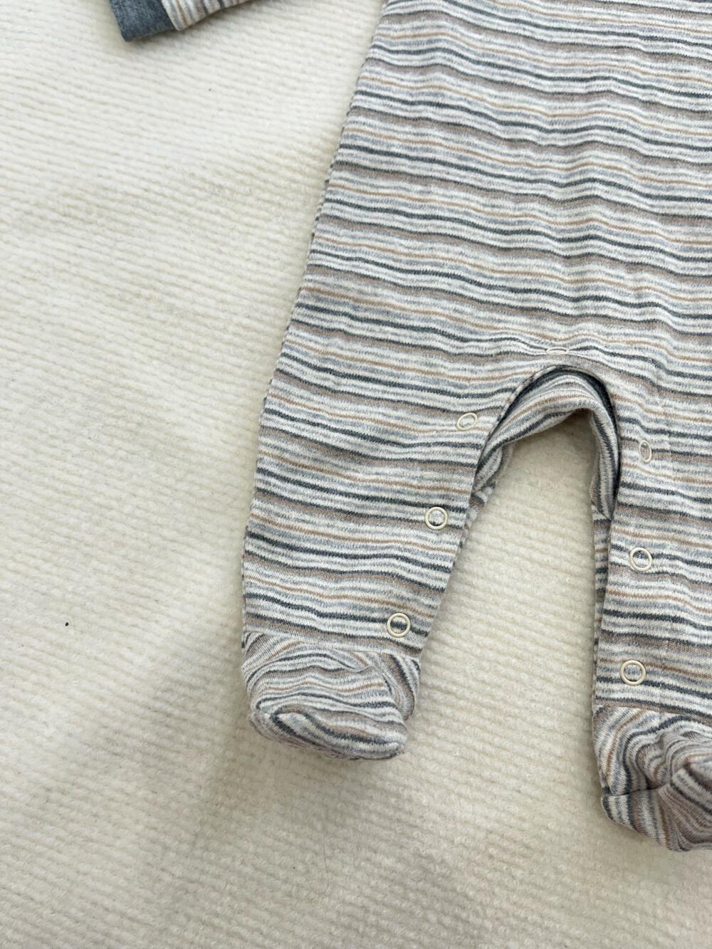 Sleepsuit Calvin Klein hoạ tiết sọc ngang (Size: 3/6m) - Ảnh 6