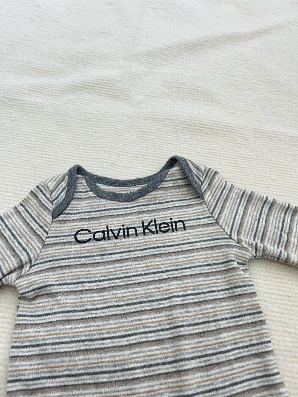 Sleepsuit Calvin Klein hoạ tiết sọc ngang (Size: 3/6m) - Ảnh 8