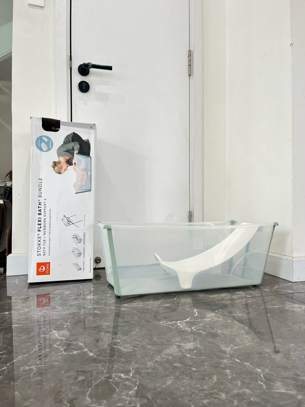 Bồn tắm gấp gọn kèm ghế tựa lưng cho bé có đế chống trượt, Stokke viền màu xanh lá ( full box) - Ảnh 4