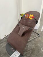 Ghế rung BabyBjorn vải mesh màu brown (kèm thanh đồ chơi, còn túi vải đựng bảo quản) - Ảnh 9