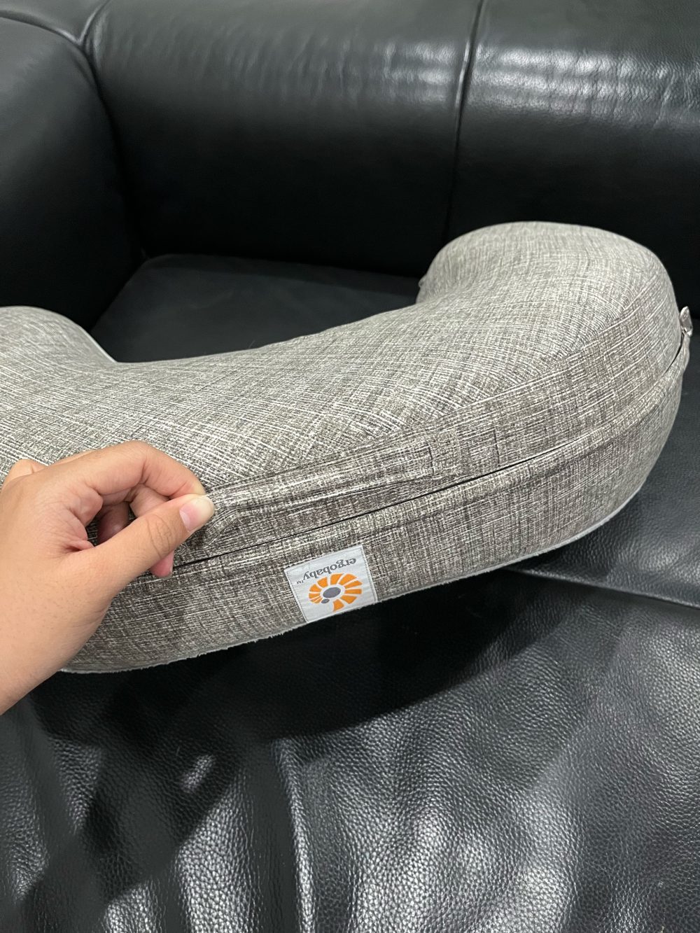 Gối cho bé bú Ergobaby pillow màu Grey (no box) - Ảnh 9