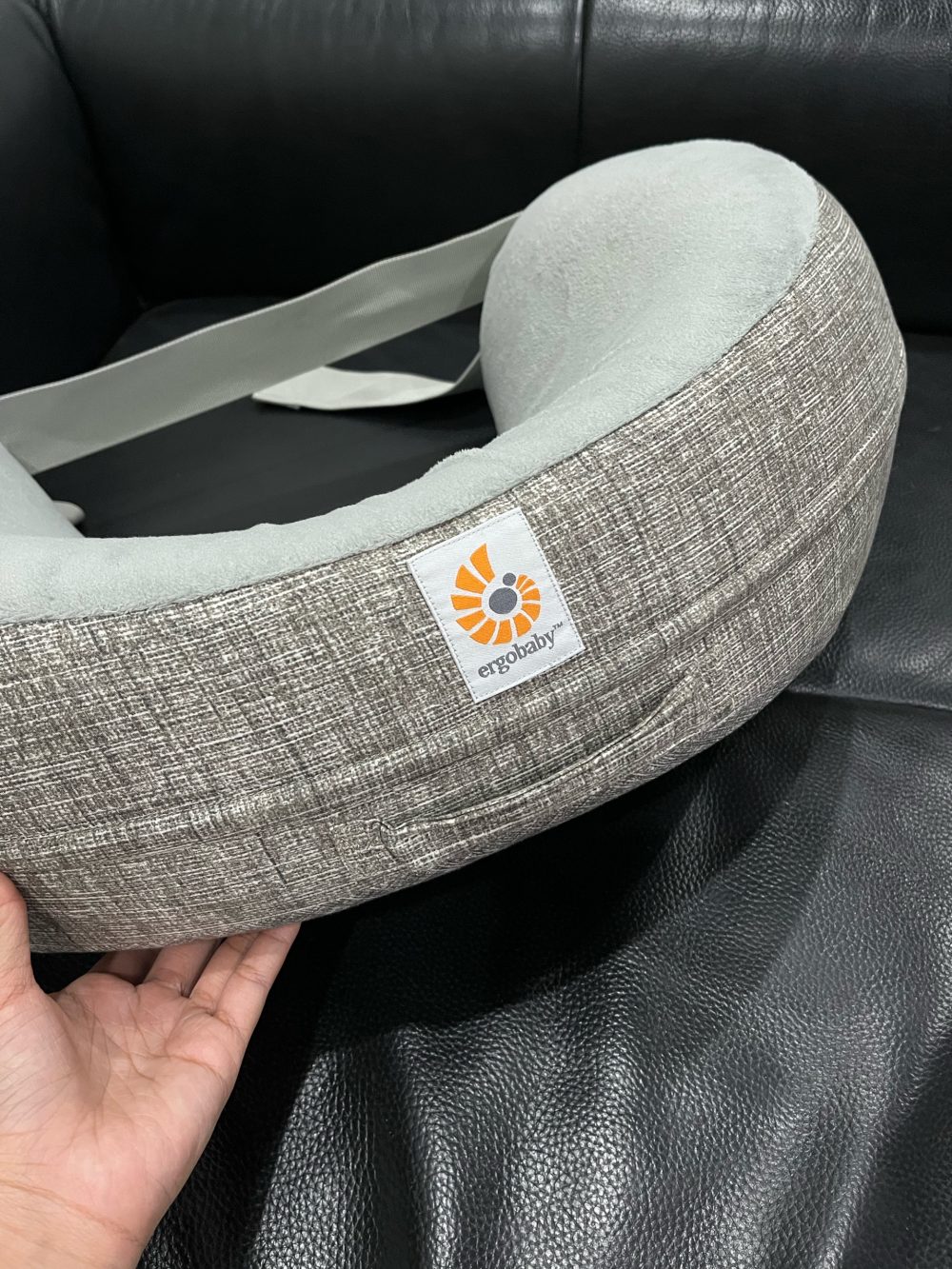 Gối cho bé bú Ergobaby pillow màu Grey (no box) - Ảnh 3