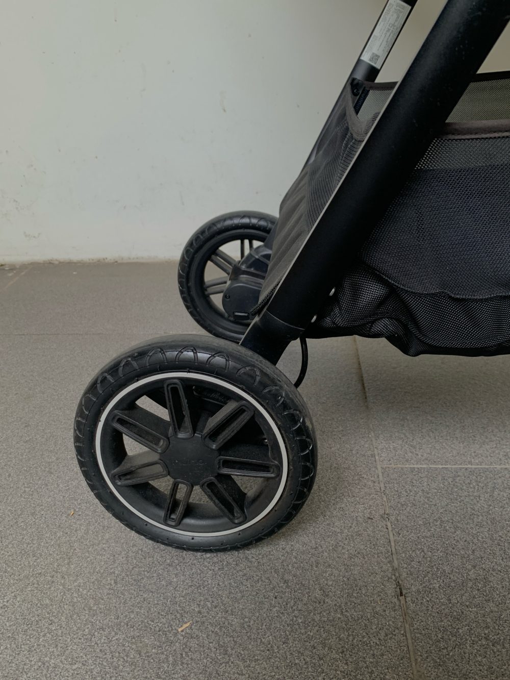 Xe đẩy Nuna Triv màu xám be (khung đen) - Ảnh 10