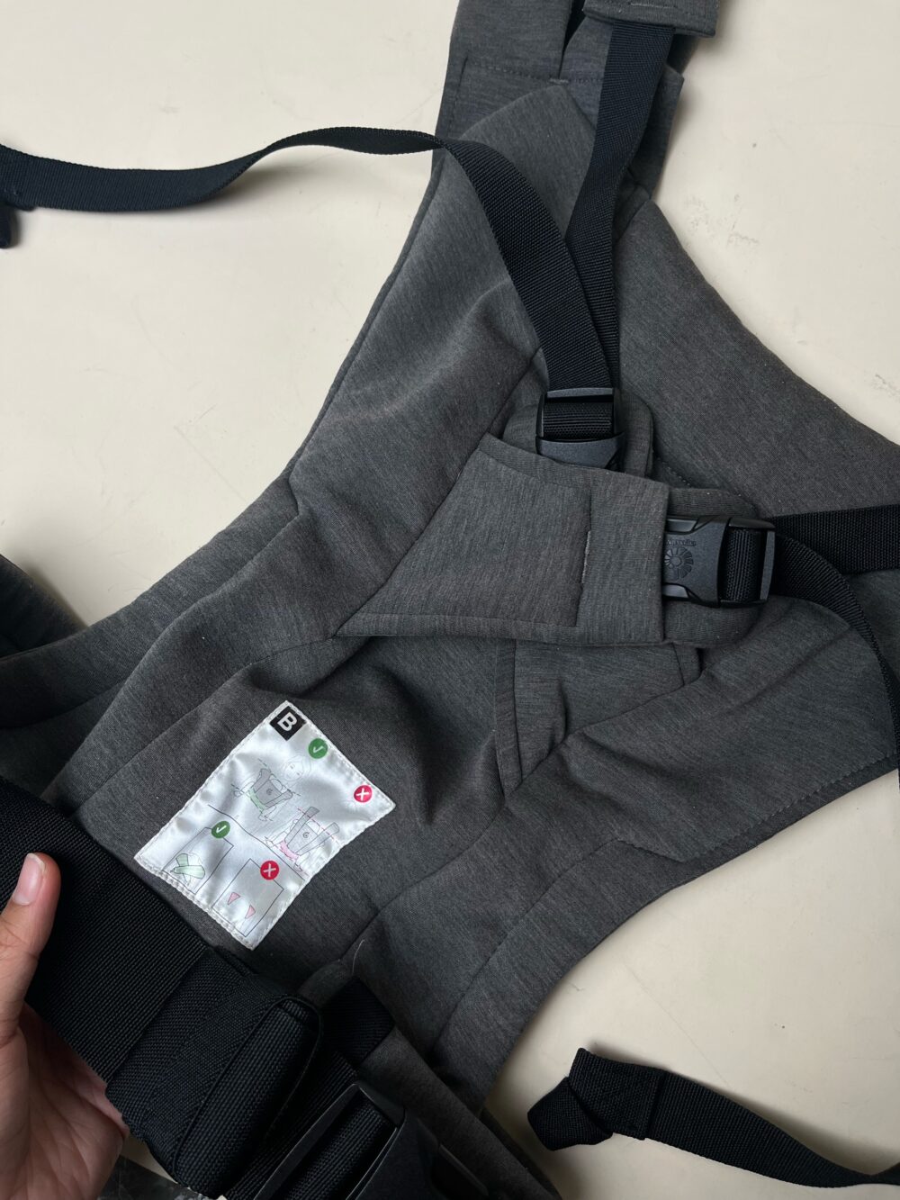 Địu sơ sinh Ergobaby Embrace & soft air mesh vải lưới sợi thoáng khí, màu xám (no box) - Ảnh 8