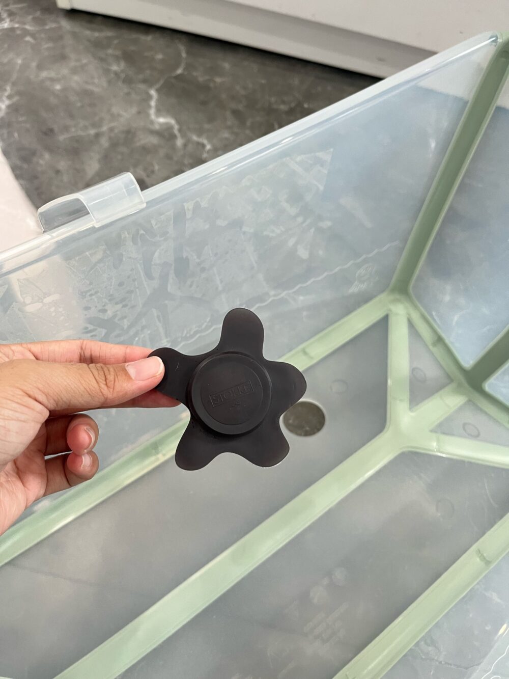 Bồn tắm gấp gọn kèm ghế tựa lưng cho bé có đế chống trượt, Stokke viền màu xanh lá ( full box) - Ảnh 9