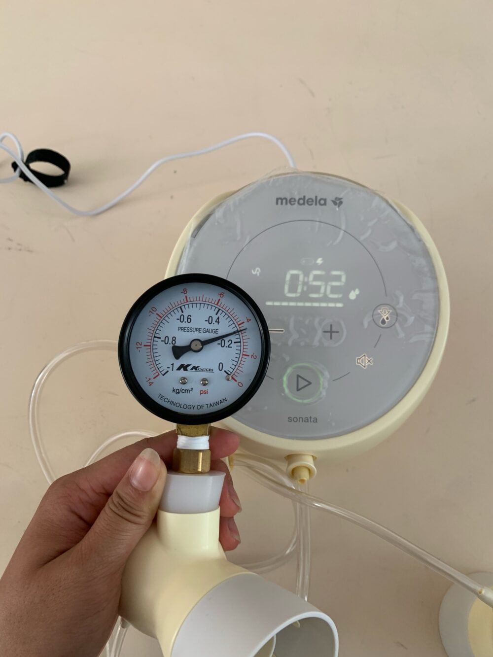 Máy hút sữa Medela Sonata fullbox seal VNQ (tặng 5 bình trữ sữa Medela) - Ảnh 15