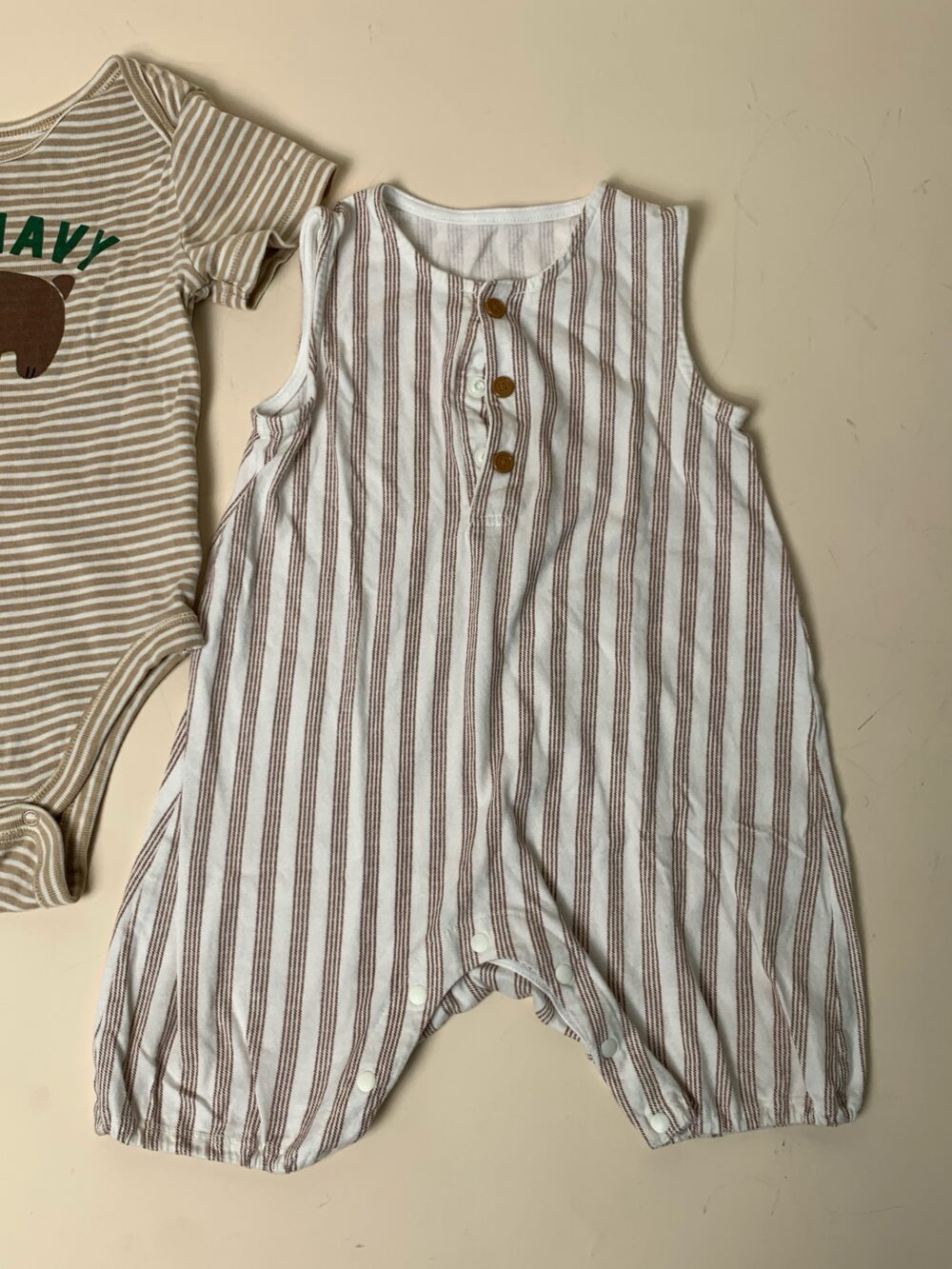 Set 3 bộ bodysuit Old Navy, Uniqlo (size 18m/24m) - Ảnh 2