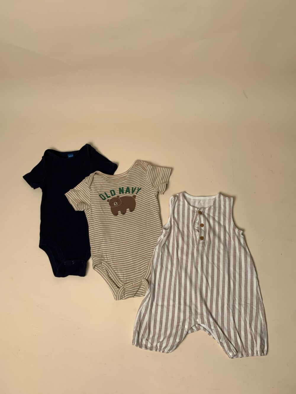 Set 3 bộ bodysuit Old Navy, Uniqlo (size 18m/24m) - Ảnh 3