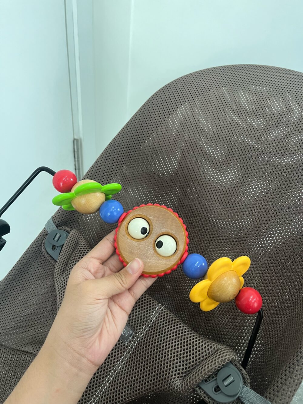 Ghế rung BabyBjorn vải mesh màu brown (kèm thanh đồ chơi, còn túi vải đựng bảo quản) - Ảnh 6