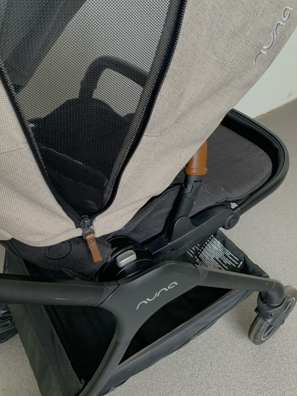 Xe đẩy Nuna Triv màu xám be (khung đen) - Ảnh 11