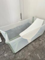 Bồn tắm gấp gọn kèm ghế tựa lưng cho bé có đế chống trượt, Stokke viền màu xanh lá ( full box) - Ảnh 3
