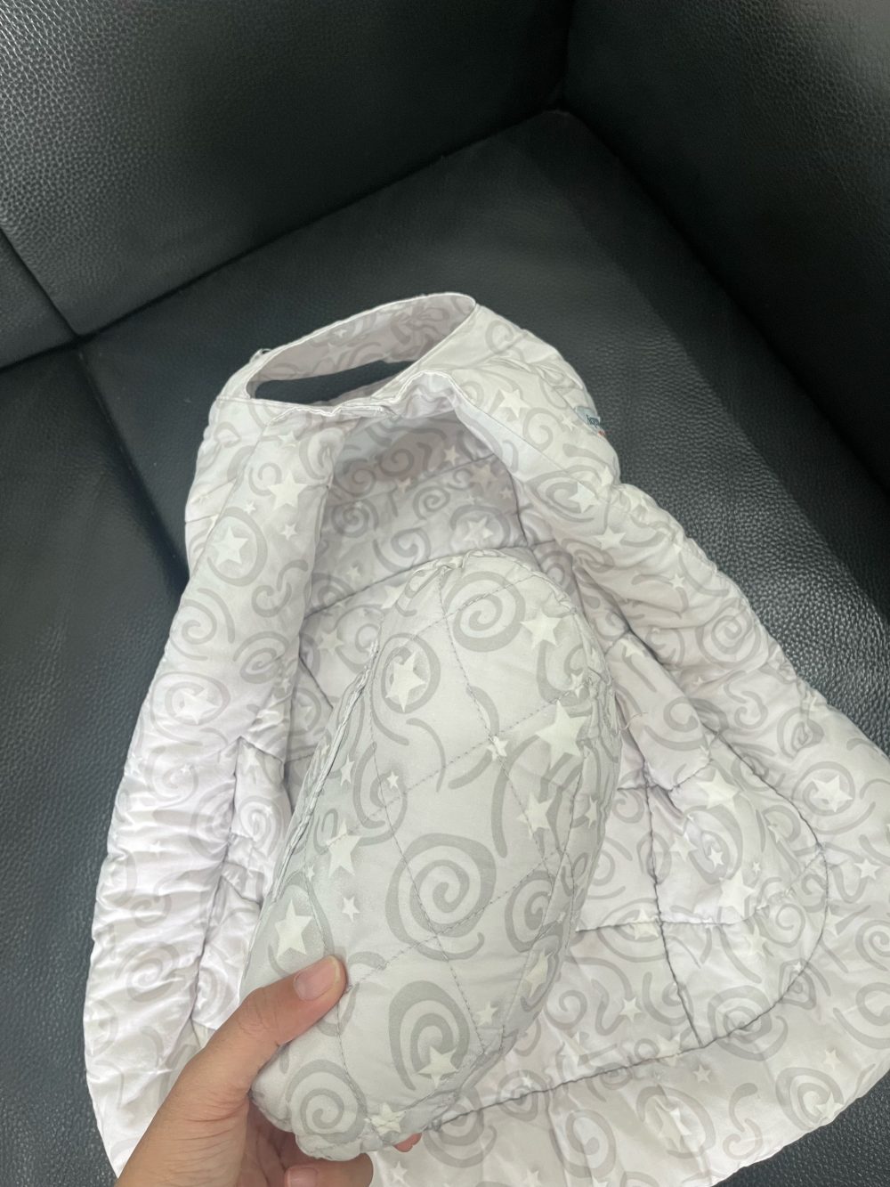 Ủ kén sơ sinh địu Ergobaby màu trắng hoạ tiết 0m+ ( no box) - Ảnh 4