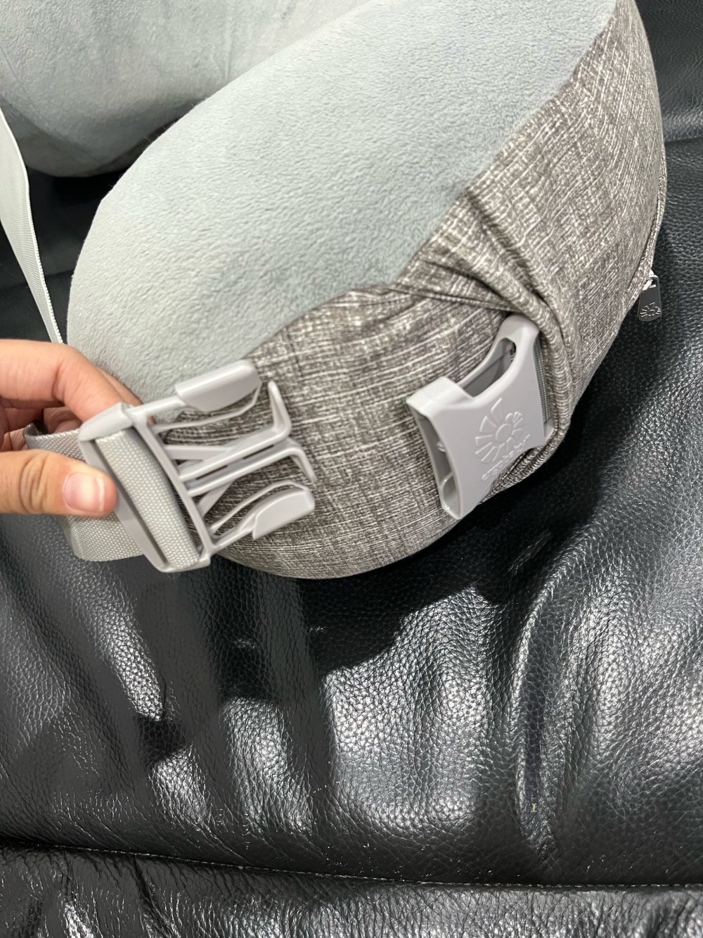 Gối cho bé bú Ergobaby pillow màu Grey (no box) - Ảnh 10