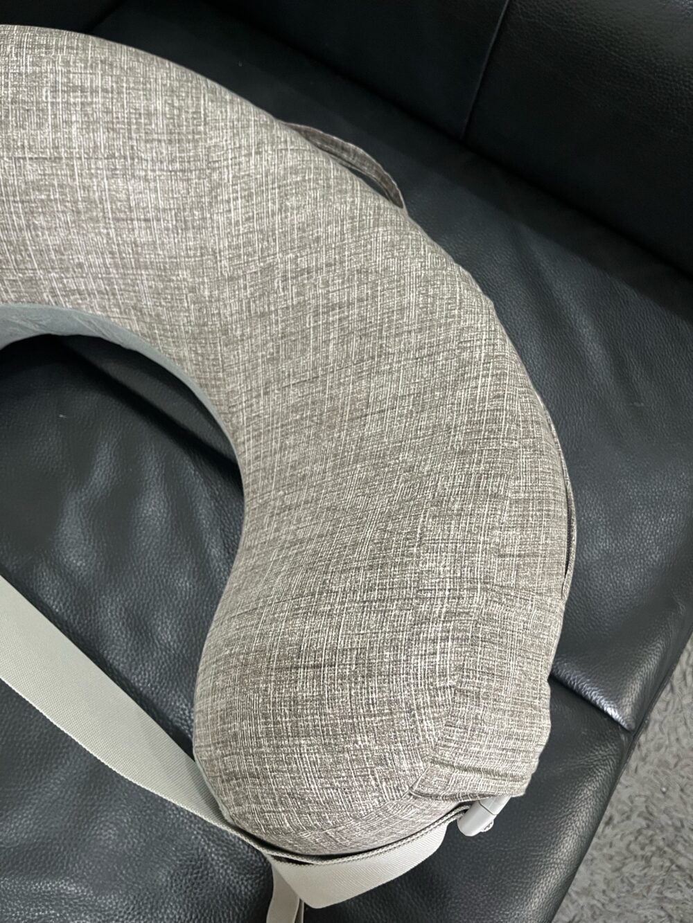 Gối cho bé bú Ergobaby pillow màu Grey (no box) - Ảnh 6