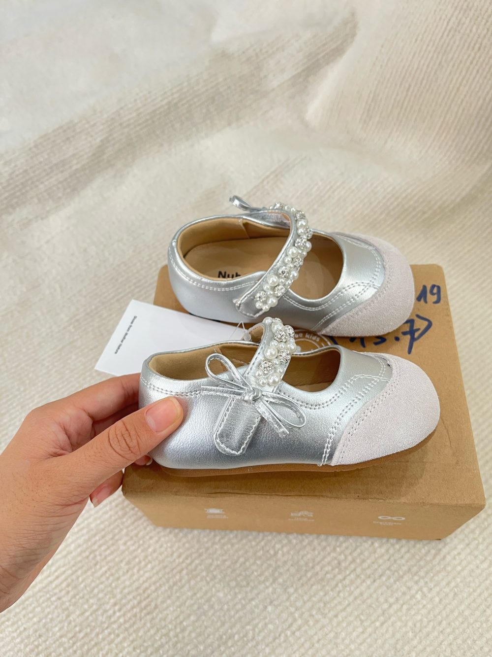 Giày búp bê đính cườm Nube kids màu bạc fullbox (size: 19) - Ảnh 3