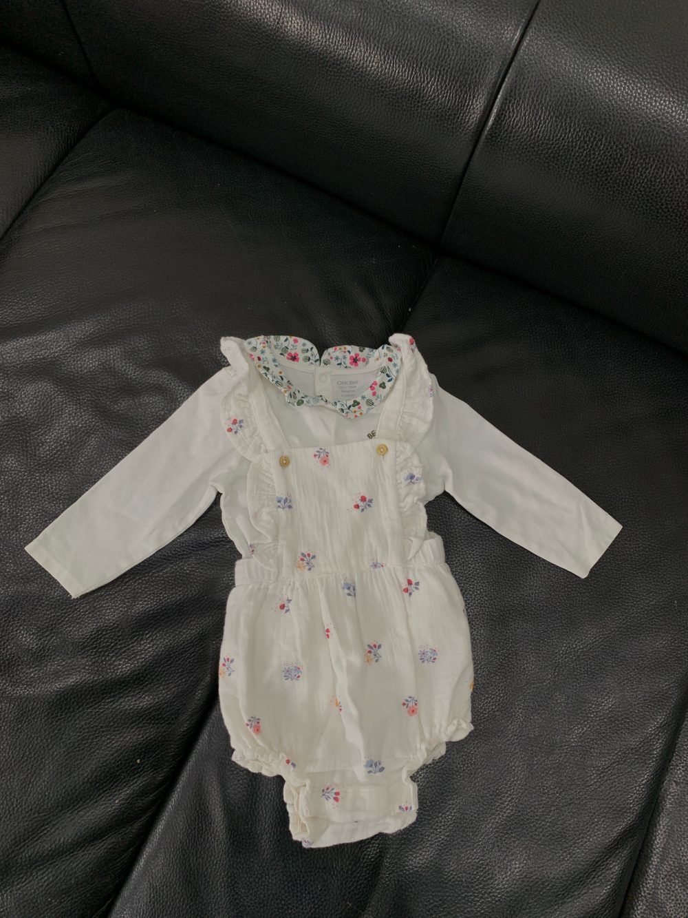 Set 2 bộ yếm kèm bodysuit mix brand H&M, Morthercare, Obaibi hoạ tiết hoa trắng, hồng (size:6/9M) - Ảnh 9