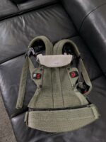 Địu Baby Bjorn Hamony màu xanh rêu kèm yếm địu BBJ (size sơ sinh 3,2kg/15kg) - Ảnh 2