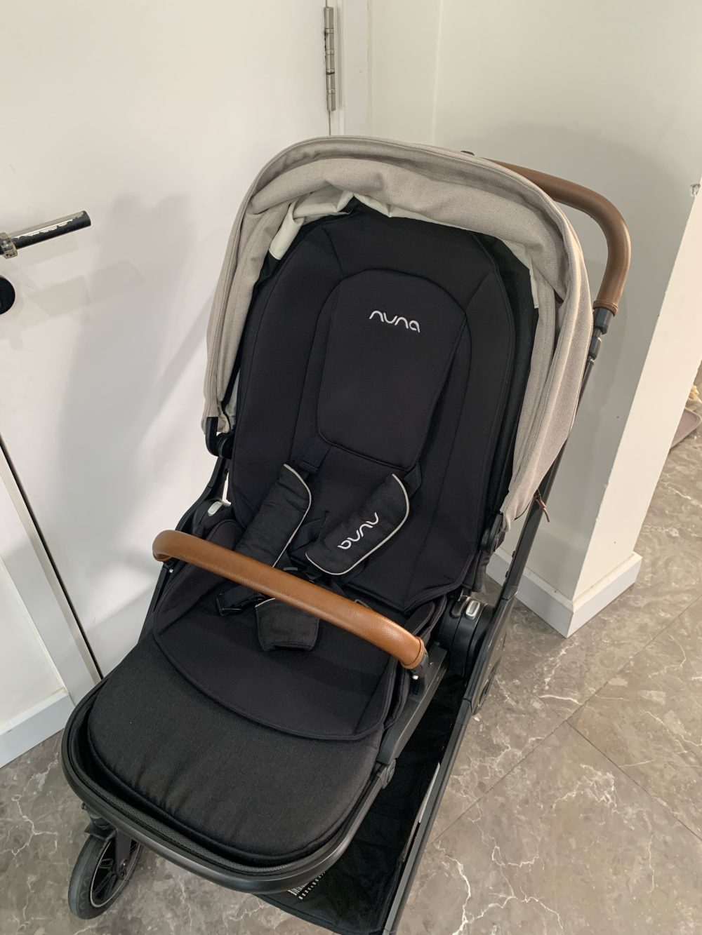 Xe đẩy Nuna Triv màu be khung đen - Ảnh 3