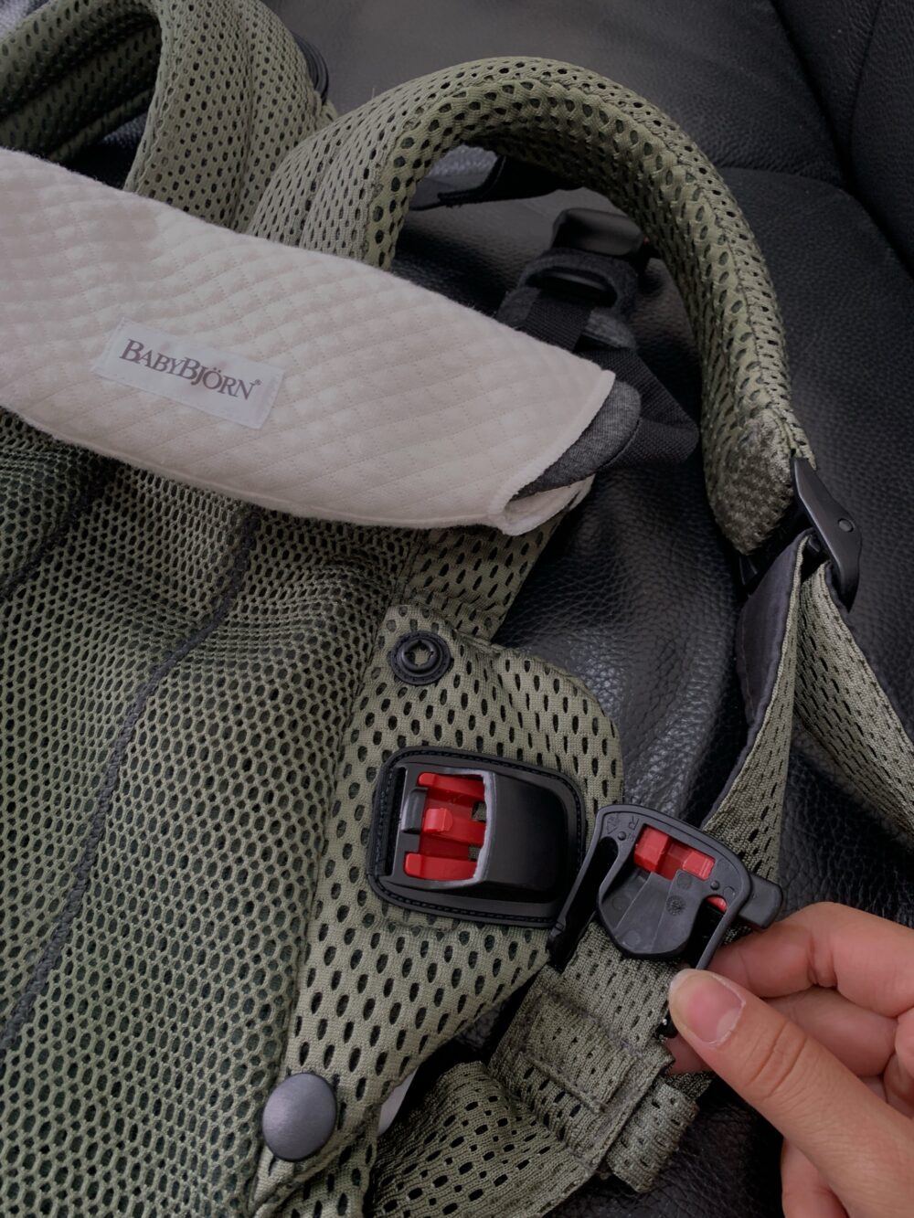 Địu Baby Bjorn Hamony màu xanh rêu kèm yếm địu BBJ (size sơ sinh 3,2kg/15kg) - Ảnh 8