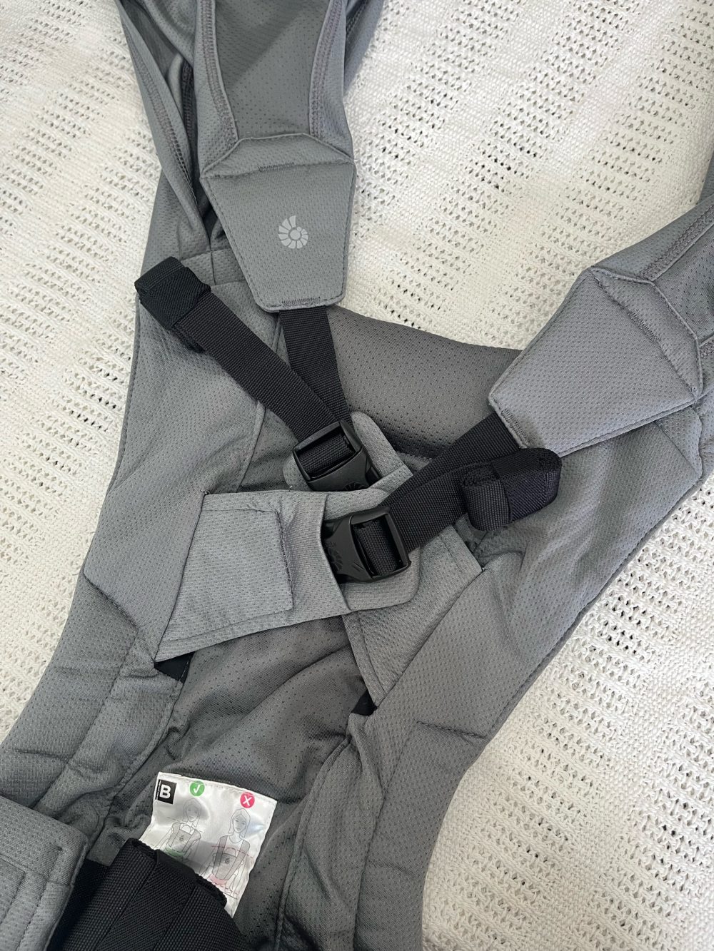 Địu Ergobaby Embrace & Soft Air Mesh vải sợi lưới thoáng khí, màu xám (sơ sinh -> 11,3kg) - Ảnh 10