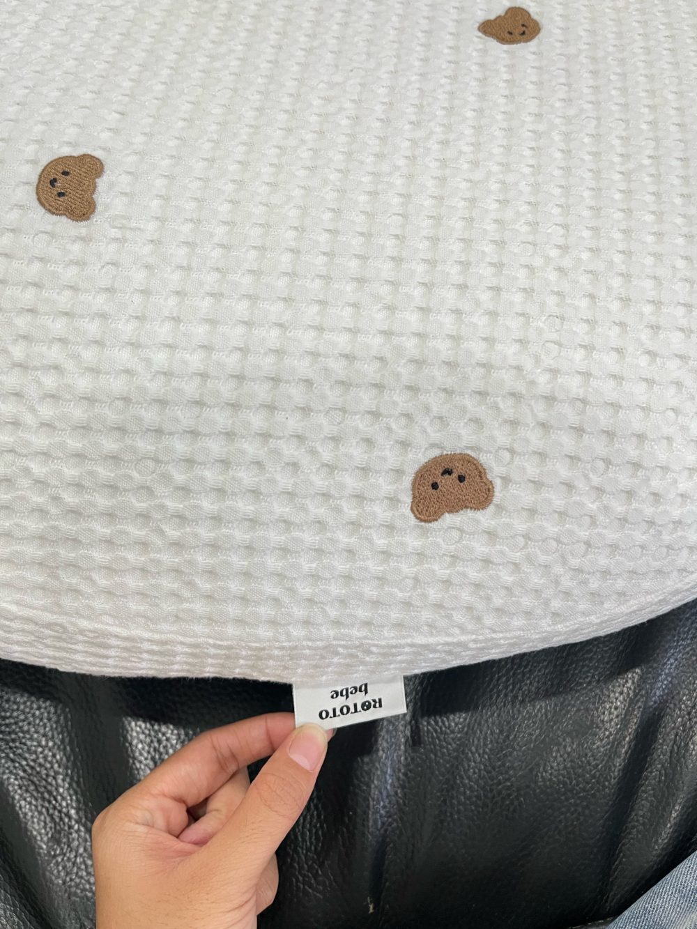 Gối chống trào ngược Rototo bebe vải Airmesh Waffle hoạ tiết gấu màu trắng (size: 0->12m) - Ảnh 11