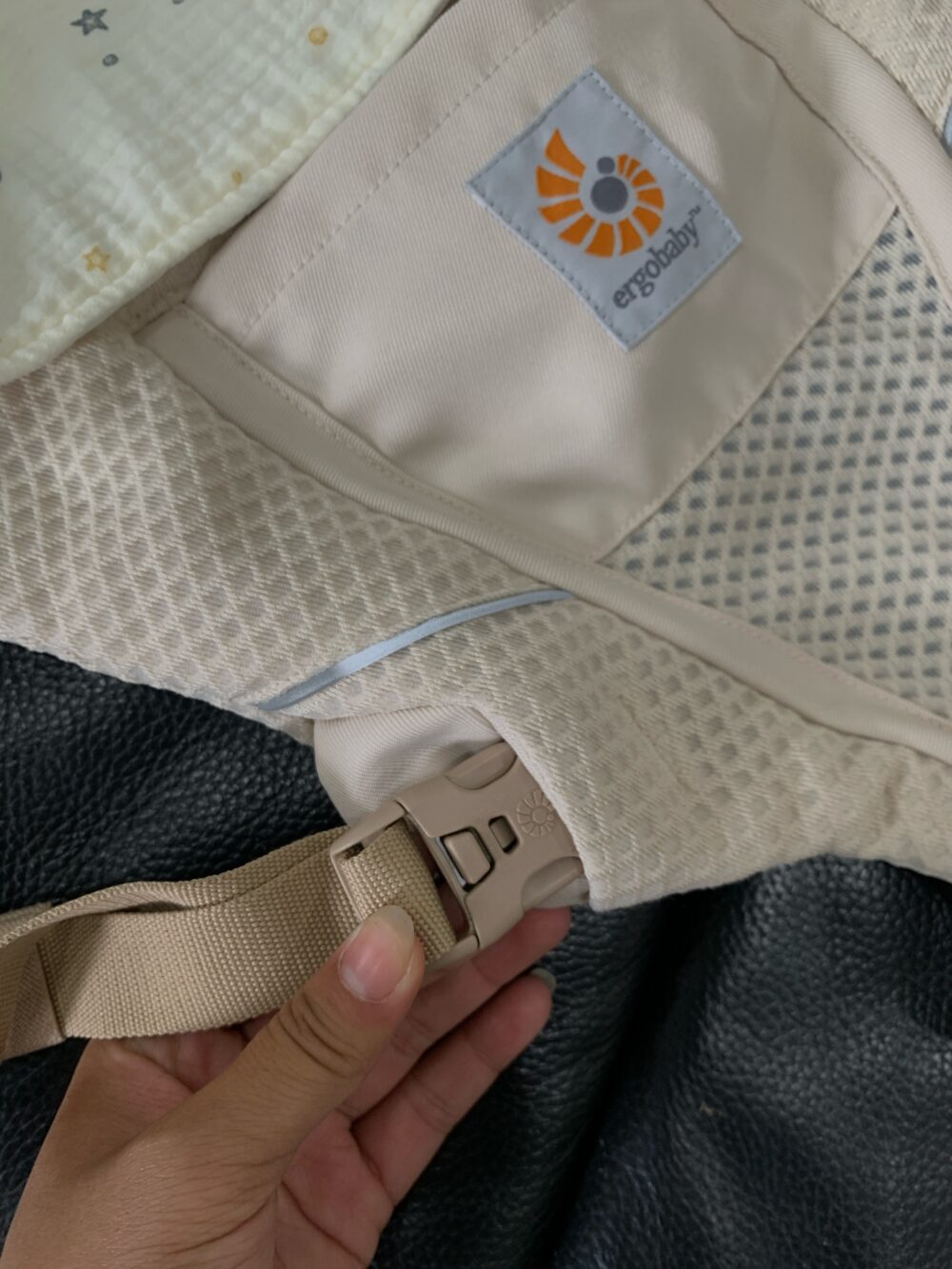 Địu Ergobaby Alta Hipseat màu be, tặng kèm yếm địu (cho bé 4m/5.5kg -> 20kg) - Ảnh 3