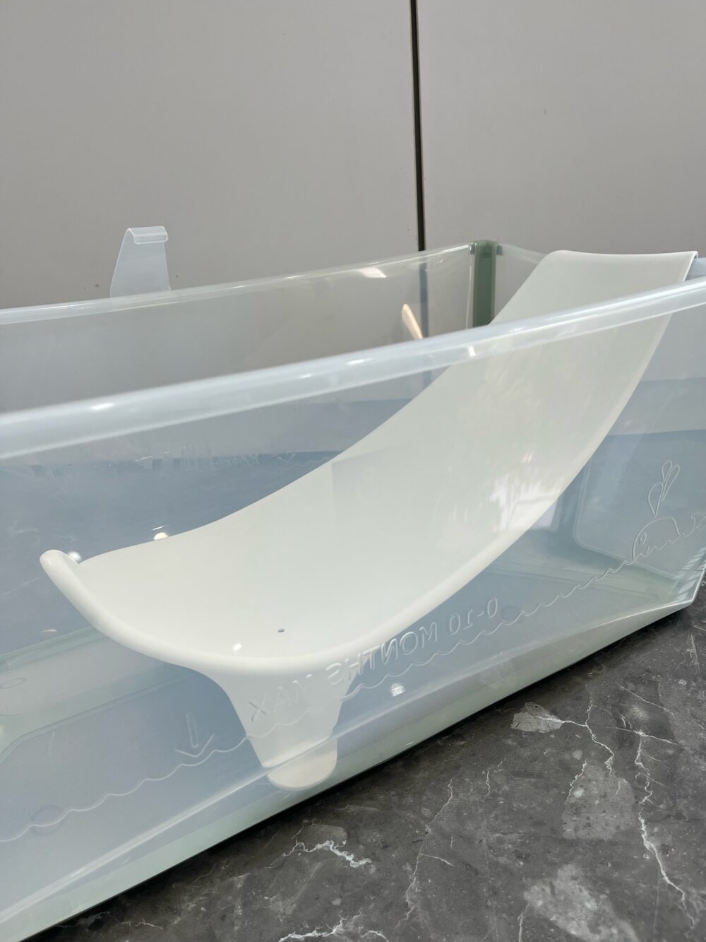 Bồn tắm gấp gọn kèm ghế tựa lưng cho bé có đế chống trượt, Stokke viền màu xanh lá ( full box) - Ảnh 7