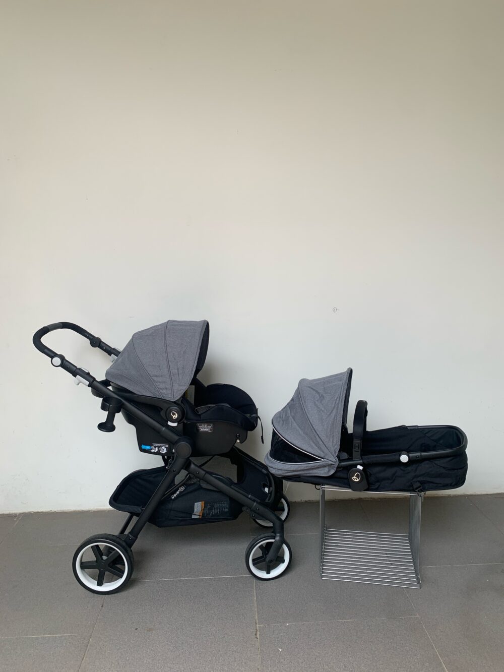 Bộ xe đẩy (khung xe, nôi sơ sinh, infant carseat) Evenflo Gold Pivot Xpand Travel System+ - Ảnh 21