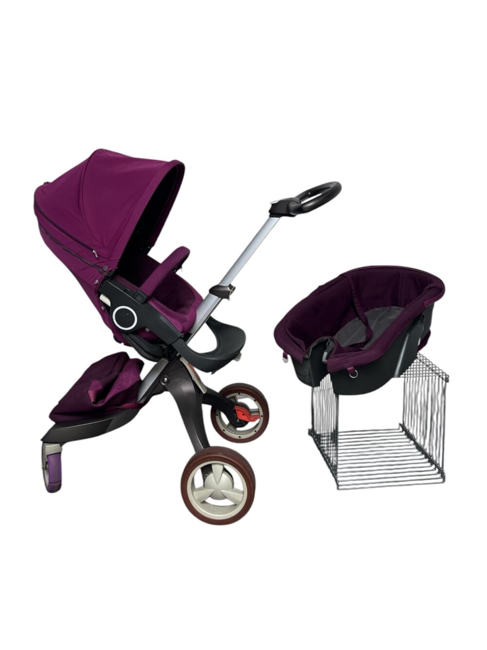 66321dd8c92c408f9fa7faa206ae405b Xe đẩy kèm nôi sơ sinh Stokke Xplory (màu tím) - Ảnh 1