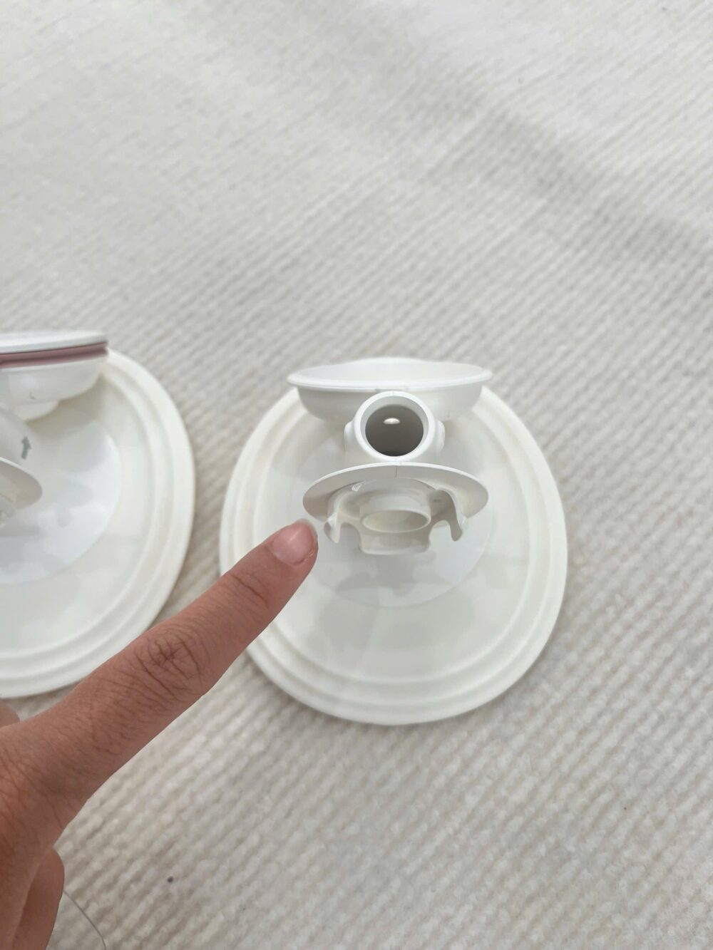 Máy hút sữa không dây Momcozy M9 (tặng kèm núm trợ ti & kem đau ti Medela) - Ảnh 9