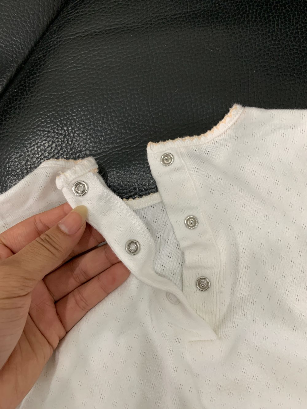 Set 2 bộ yếm kèm bodysuit mix brand H&M, Morthercare, Obaibi hoạ tiết hoa trắng, hồng (size:6/9M) - Ảnh 16