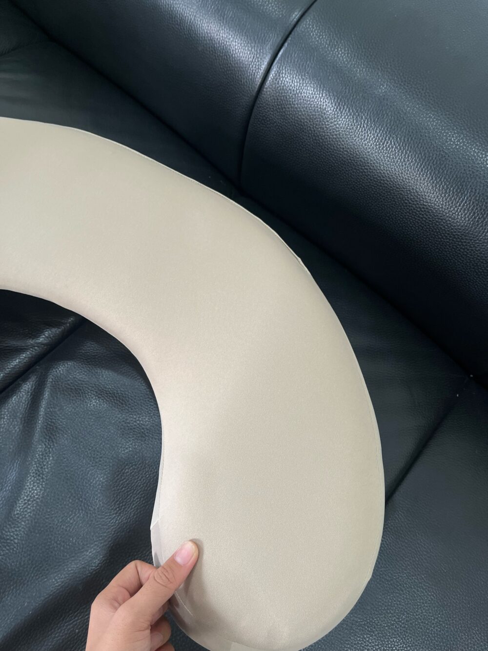 Gối cho bé bú Ergobaby pillow màu Grey (no box) - Ảnh 8